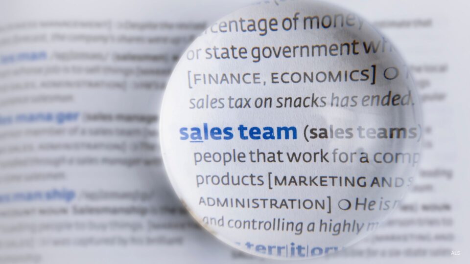 Digital Marketing Strategies for B2B Manufacturing Companies to Reduce Sales Costs